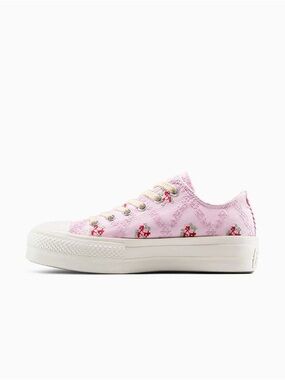 Converse  Women's Chuck Taylor All Star Platform Rose Cross Stitch Low Top 8.5